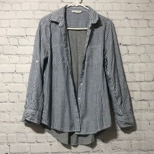 Beach lunch lounge button down women